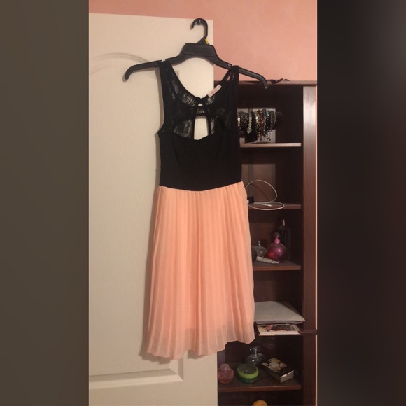 Black and peach party dress - Picture 2 of 3